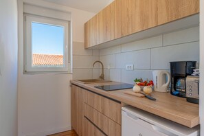 Geladeira, cooktop, lava-louças, cafeteira/chaleira