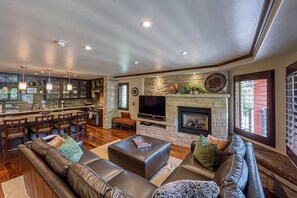 TV, fireplace - Mountain-view villa, Walk to Lifts, with free WiFi, pool, hot tub (Vail)