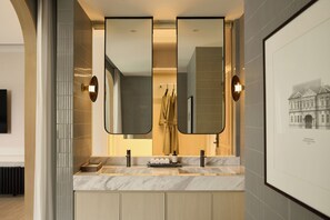 Familiekamer | Badkamer | Gratis toiletartikelen, een haardroger, badjassen, pantoffels