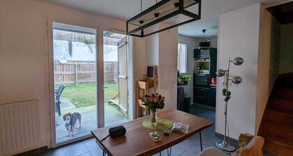 House with 40-50 m2 garden. 2 outdoor parking spaces.