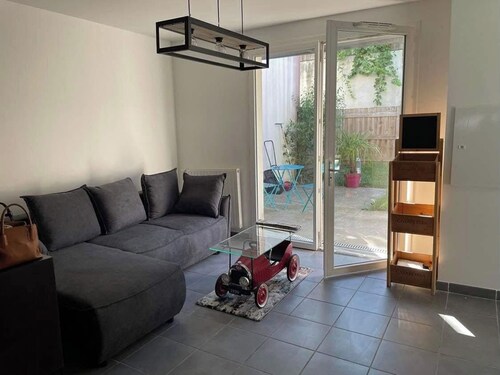House with 40-50 m2 garden. 2 outdoor parking spaces.