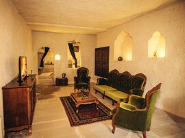 Luxury Suite | Living area