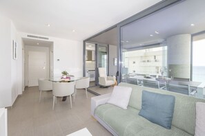 Televisión y chimenea 