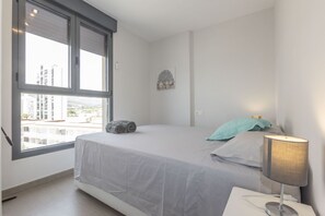 2 habitaciones, tabla de planchar con plancha, wifi y ropa de cama 