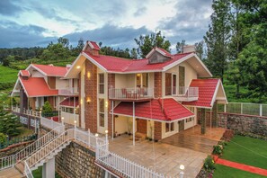 Luxury Villa, Balcony, Mountain View | 4 bedrooms, free WiFi - Rock Villa (Ootacamund)