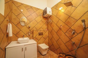 Luxury Villa, Balcony, Mountain View | Bathroom | Free toiletries, towels, soap, shampoo - Rock Villa  (Ootacamund)