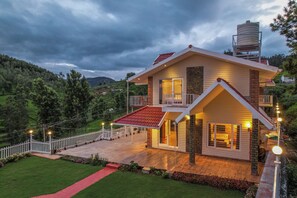 Front of property - Rock Villa  (Ootacamund)