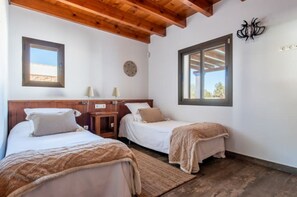 3 bedrooms, in-room safe, iron/ironing board, travel cot - Villa Vacacional en Plena Naturaleza a 5 min a pie de la Playa (IB)