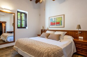 3 chambres, coffres-forts dans les chambres, fer et planche Ă repasser