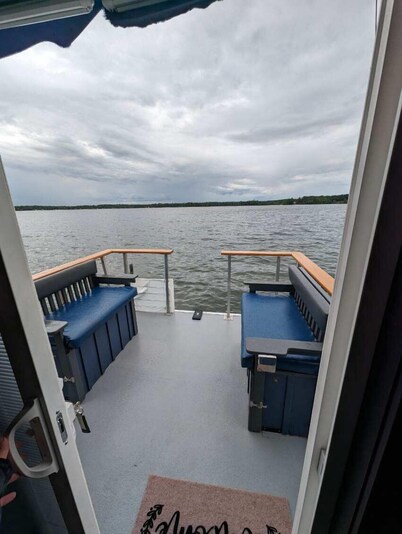 House boat on Fife Lake