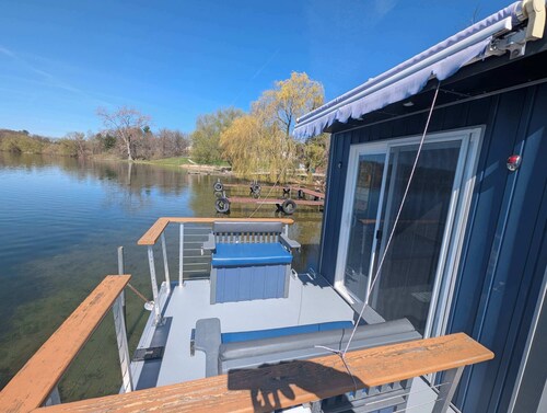 House boat on Fife Lake