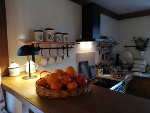 Micro-ondes, four, plaque de cuisson, lave-vaisselle
