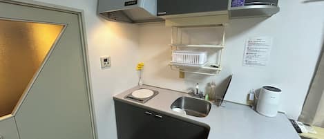 Basic Apartment, Lanai, City View | Private kitchen