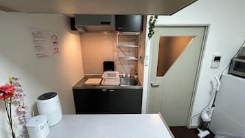 Basic Apartment, Lanai, City View | Private kitchen | Full-size fridge, microwave, stovetop, cookware/dishes/utensils