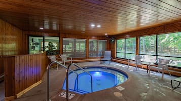 Indoor spa tub