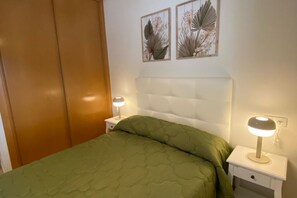 1 bedroom, bed sheets