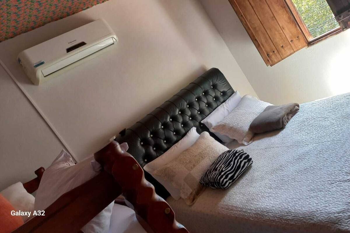 Basic Quadruple Room, City View | Wi-fi percuma, cadar katil 