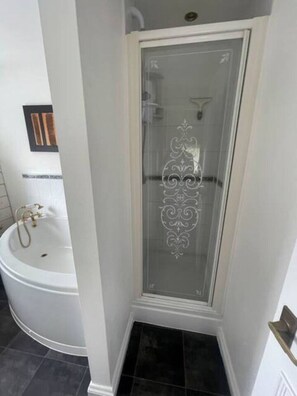 Hårføner og håndklær