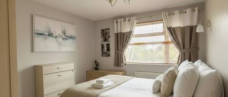 2 bedrooms, iron/ironing board, free WiFi, bed sheets