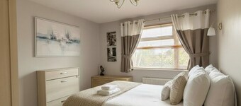 Spacious House nr Cambridge with Parking & Garden