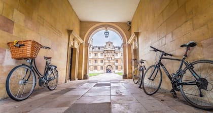 Stunning Designer House in Fantastic City Location