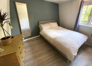 2 slaapkamers, een strijkplank/strijkijzer, reisbedje, wifi