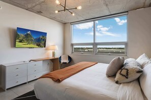 2 bedrooms, iron/ironing board, travel cot, WiFi