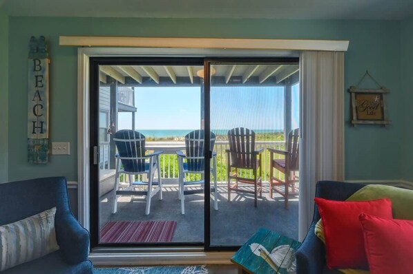 Smart TV - Happy Turtle at Shipwatch in North Topsail- Oceanfront - Swimming (North Topsail Beach)