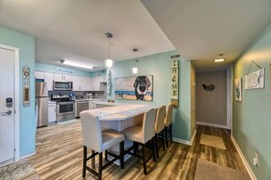 Fridge, microwave, oven, stovetop - Happy Turtle at Shipwatch in North Topsail- Oceanfront - Swimming (North Topsail Beach)