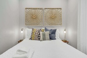 3 bedrooms, iron/ironing board, WiFi, bed sheets - Stylish Louisville Gem | 3-BR Perfect for Groups! (Louisville)