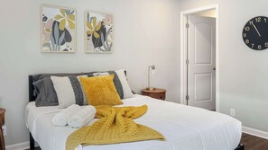 3 bedrooms, iron/ironing board, WiFi, bed sheets - Spacious and stylish Louisville gem for groups! (Louisville)