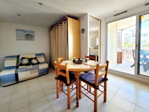 Interior - Canet-en-Roussillon T2, 4 ppl, A/C, sea view (Canet-en-Roussillon)