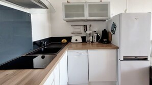 Private kitchen - Canet-en-Roussillon - 4 people - T2 - Private parking - Air conditioning (Canet-en-Roussillon)