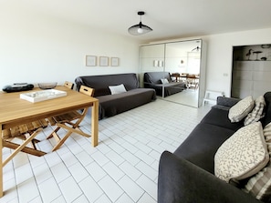 TV - Canet-en-Roussillon - Modern studio for 4 - AC - Near sea and amenities (Canet-en-Roussillon)
