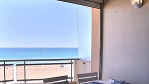 Unclassified image, 2 of 22, button