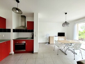 Fridge, oven, stovetop, dishwasher