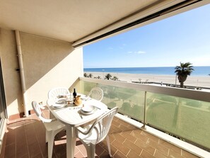 Outdoor dining - Canet-en-Roussillon - Bright T2 for 4, terrace, private parking, beach 50m away (Canet-en-Roussillon)