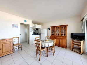 Dining - Canet - T2 cabin, 5 pers, beach access, pool, parking (Canet-en-Roussillon)