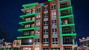 Exterior - Landing | Stylish 2BD, Pool, Gym (Las Vegas)