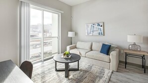 Smart TV - Landing | Stunning 1BD, Gym, Clubhouse (Las Vegas)