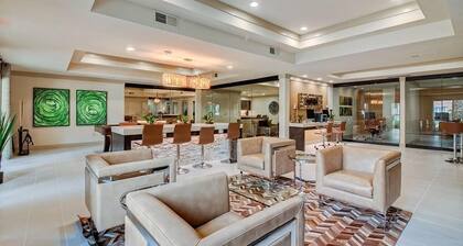 Landing | Stylish 1BD, Pool, Gym