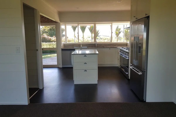 Kylskåp, mikrovågsugn, ugn och spishäll