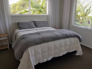 4 bedrooms, iron/ironing board, free WiFi, bed sheets