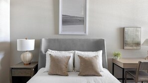 1 slaapkamer, een bureau, een strijkplank/strijkijzer, wifi