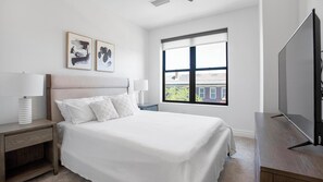 2 Schlafzimmer, Schreibtisch, Bügeleisen/Bügelbrett, WLAN
