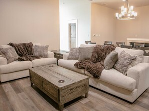 Smart TV, fireplace