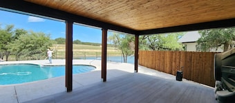 Rustic Ranch Retreat-Ideal for Family Reunions, Corporate Getaways, and Memorable Celebrations