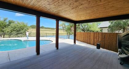 Tranquil Trails-Elegant Waterfront Retreat at Twin Canyons Longhorn Ranch