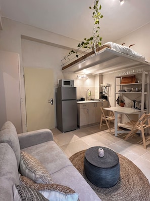 Studio, Patio | Free WiFi, bed sheets - Haifa Downtown Eco Apt by Sea N' Rent (Haifa)