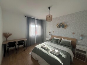 2 habitaciones, escritorio, wifi gratis y ropa de cama